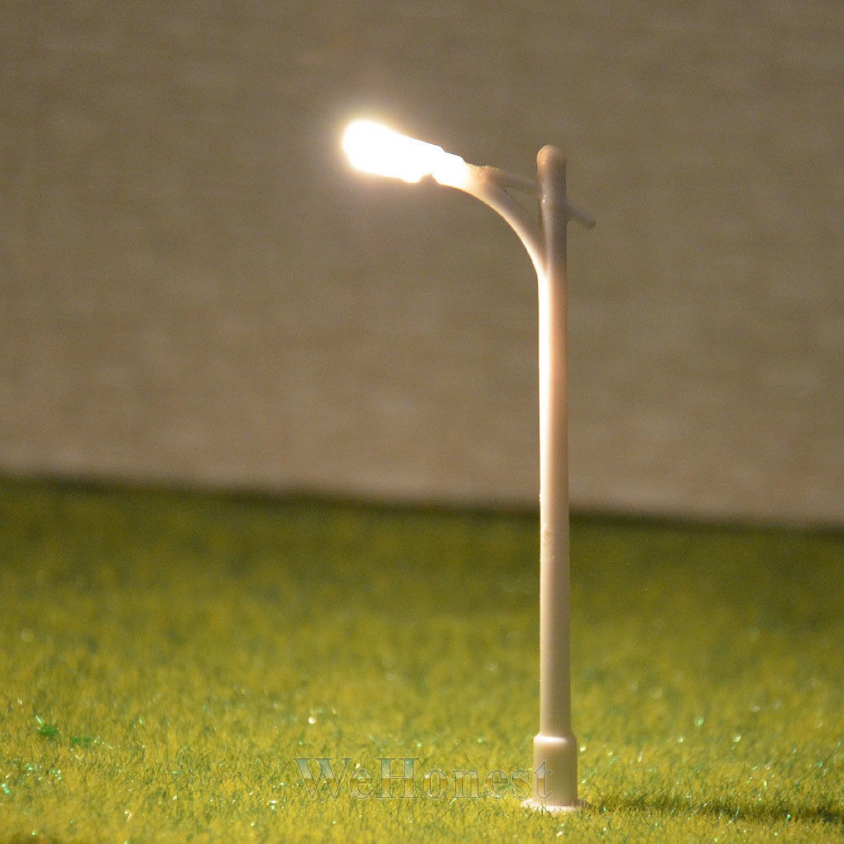 5  x N gauge modern lampposts  lights + 12V resistors  (WeHonest)